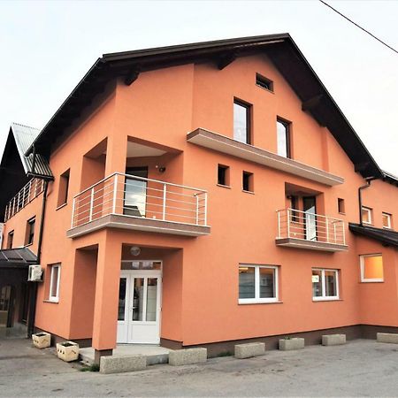 Privatni Smjestaj Most Otočac Buitenkant foto