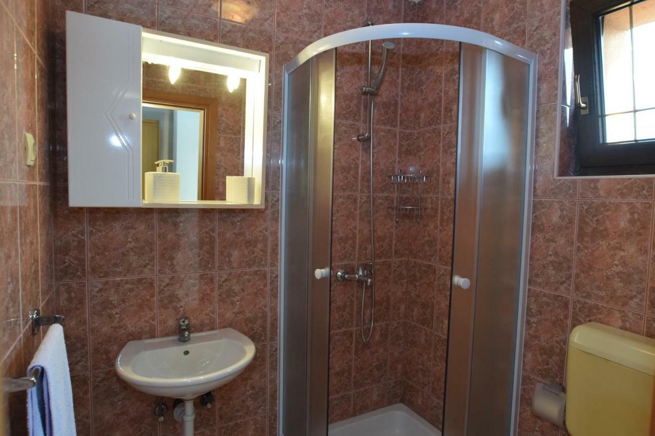 Privatni Smjestaj Most Otočac Buitenkant foto