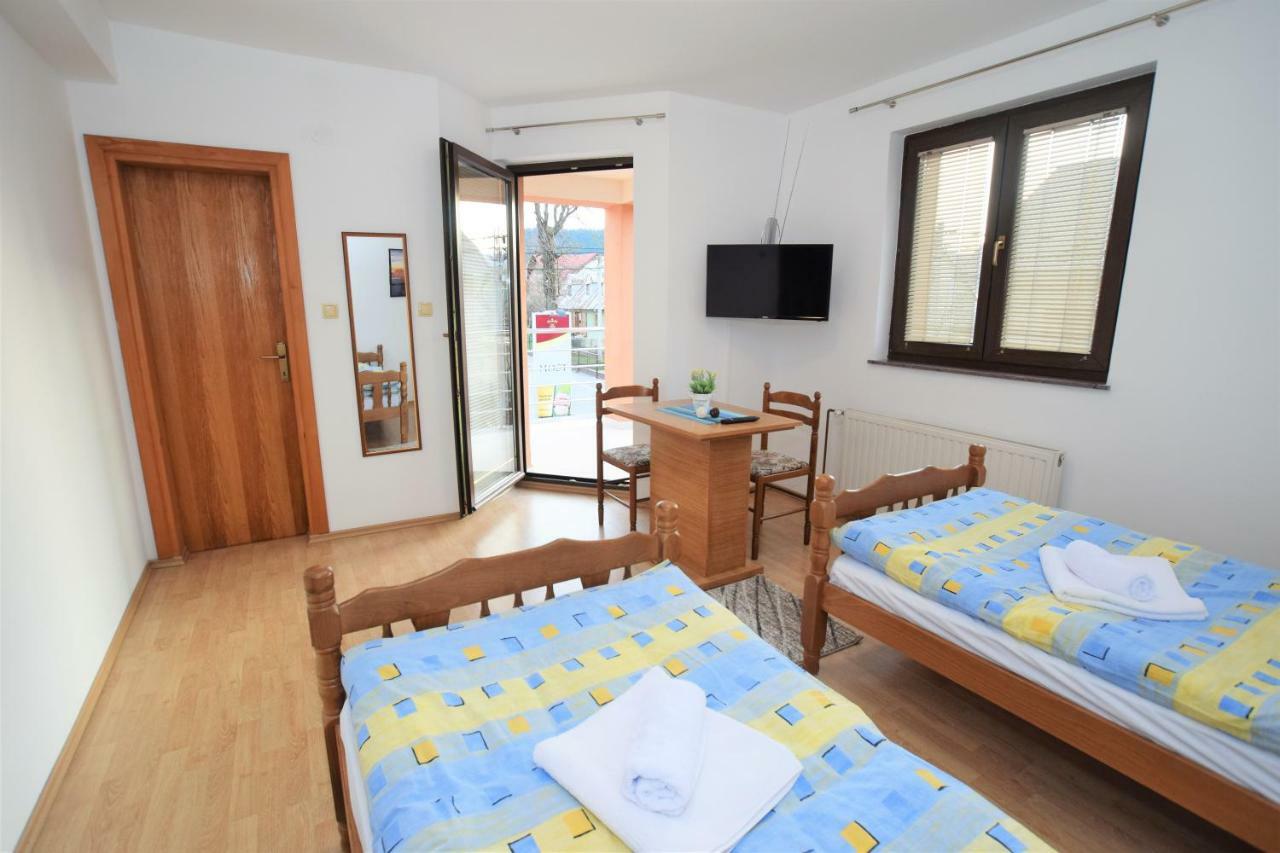 Privatni Smjestaj Most Otočac Buitenkant foto