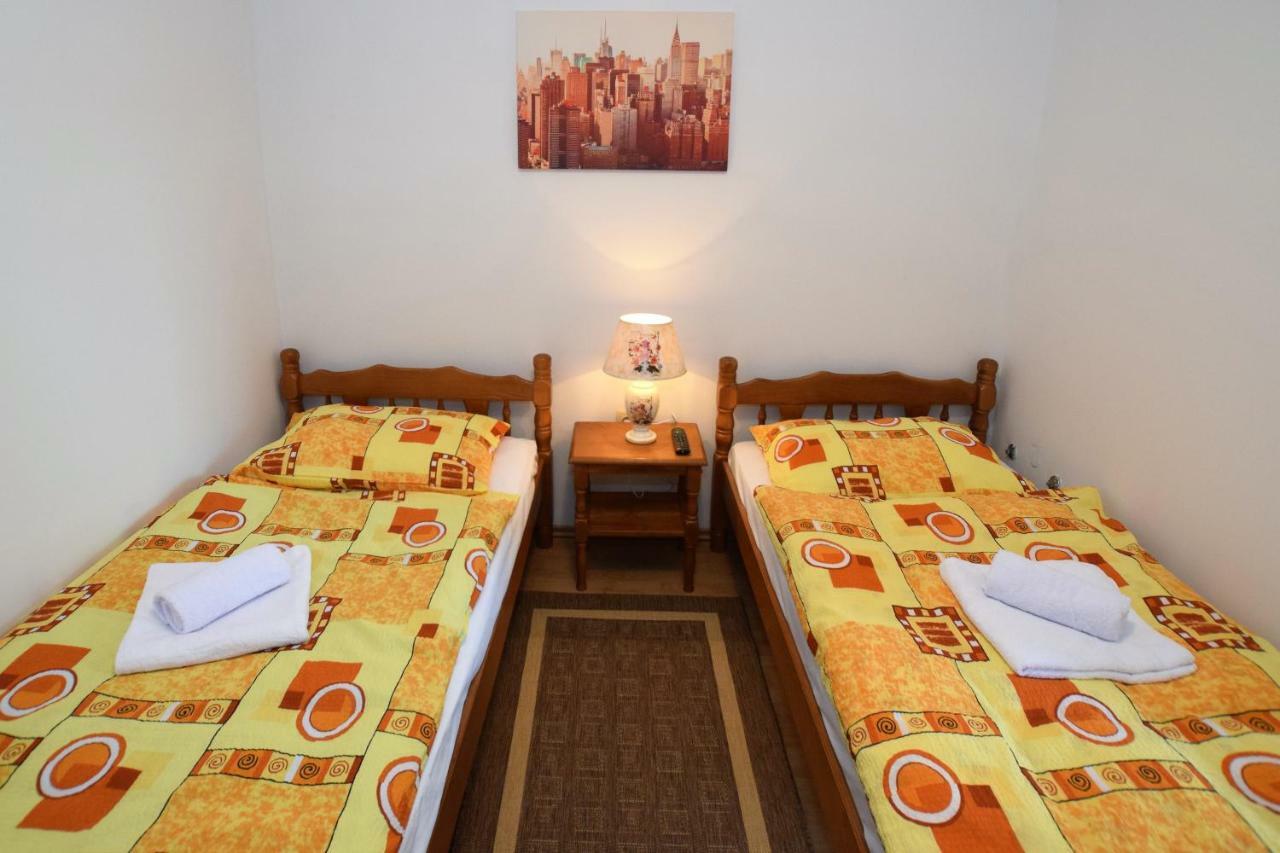 Privatni Smjestaj Most Otočac Buitenkant foto