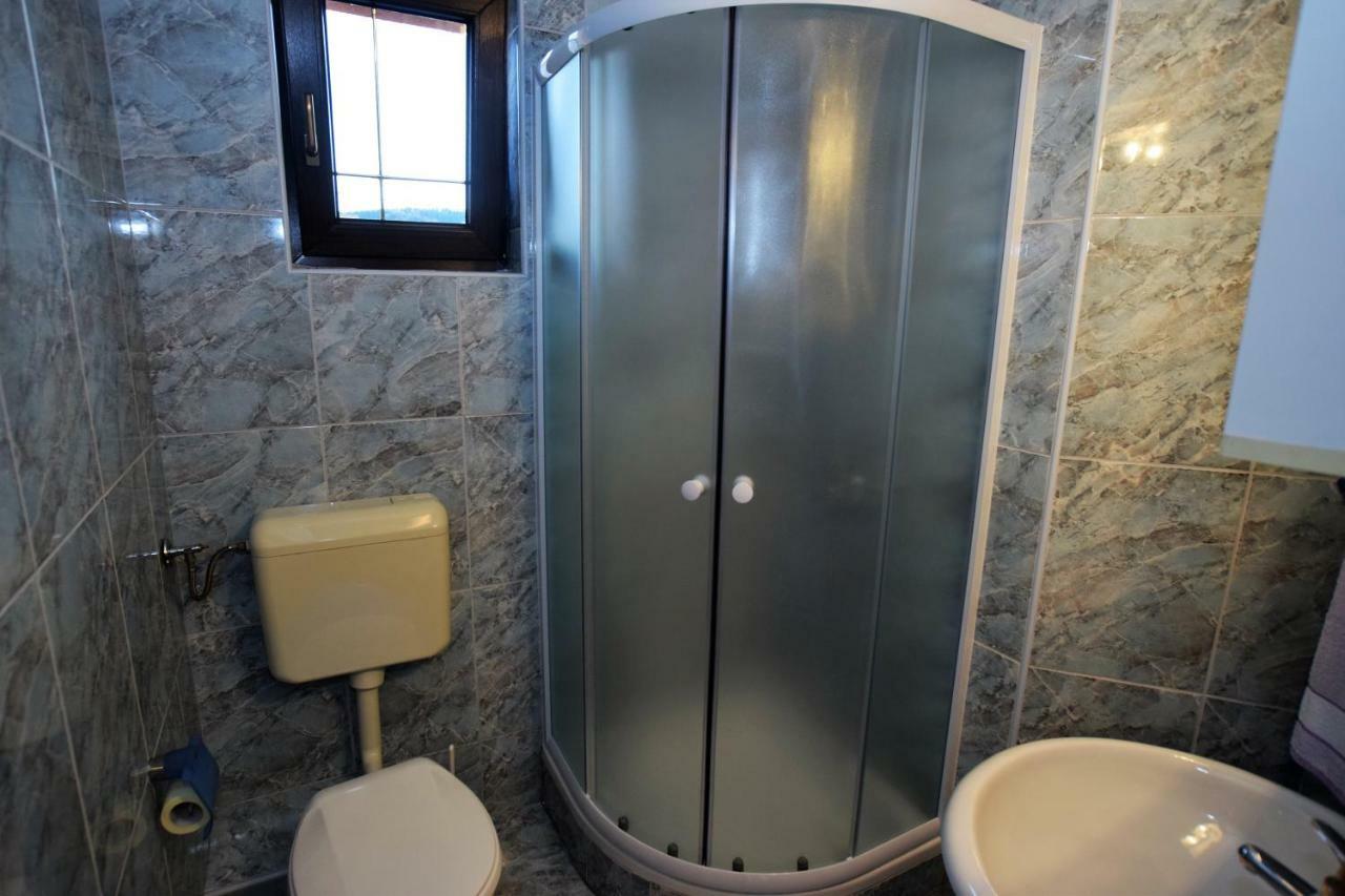 Privatni Smjestaj Most Otočac Buitenkant foto