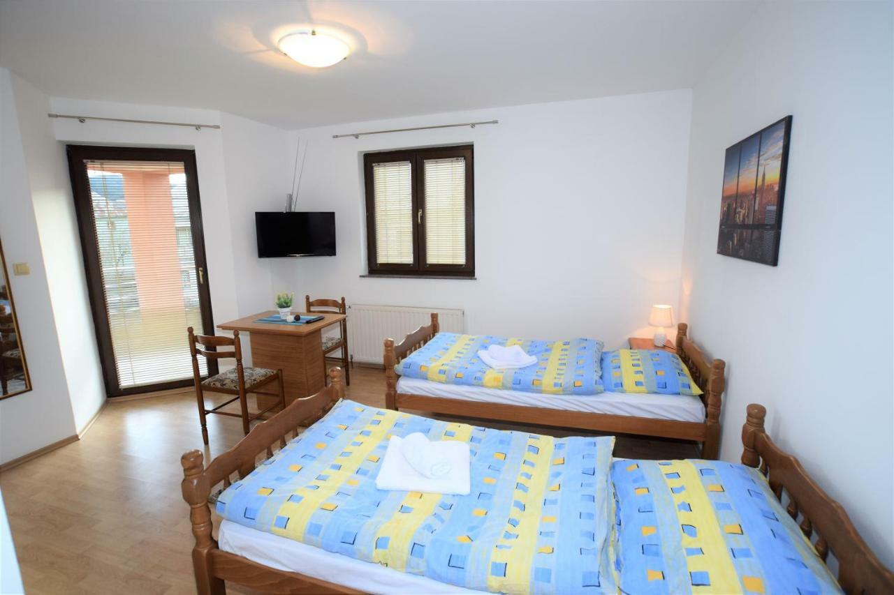 Privatni Smjestaj Most Otočac Buitenkant foto